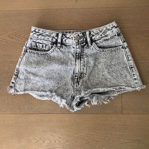 Pacsun woman’s size 23 high rise Festival denim shorts